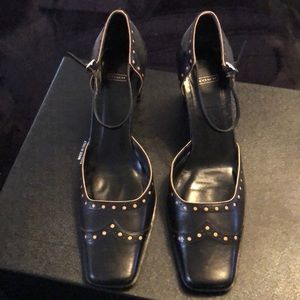 Just don’t word on the wall